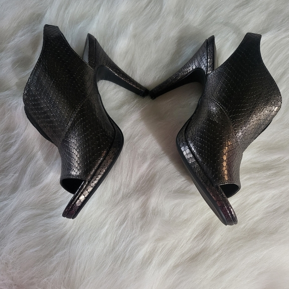 The Limited shoes. New in box. No tags - Picture 3 of 7